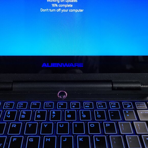 Alienware M11x R2, Core i7-U640 8GB RAM 750GB HDD Win10Pro -GT 335M-AS IS - Picture 12 of 13